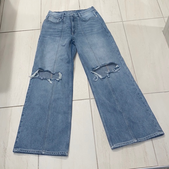 Arizona jeans, high rise, wide leg, distressed front and back seam detail size 7 - Picture 2 of 8